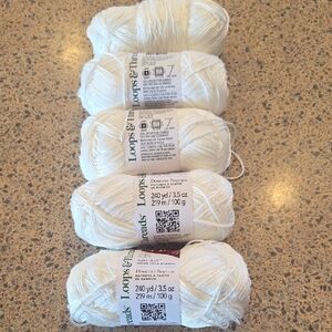 Loops & Threads White Yarn - 5-Pack